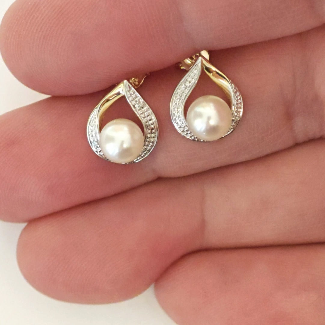 9ct Fresh Water Pearl  Diamond Earrings Gold Studs Natural Gemstones