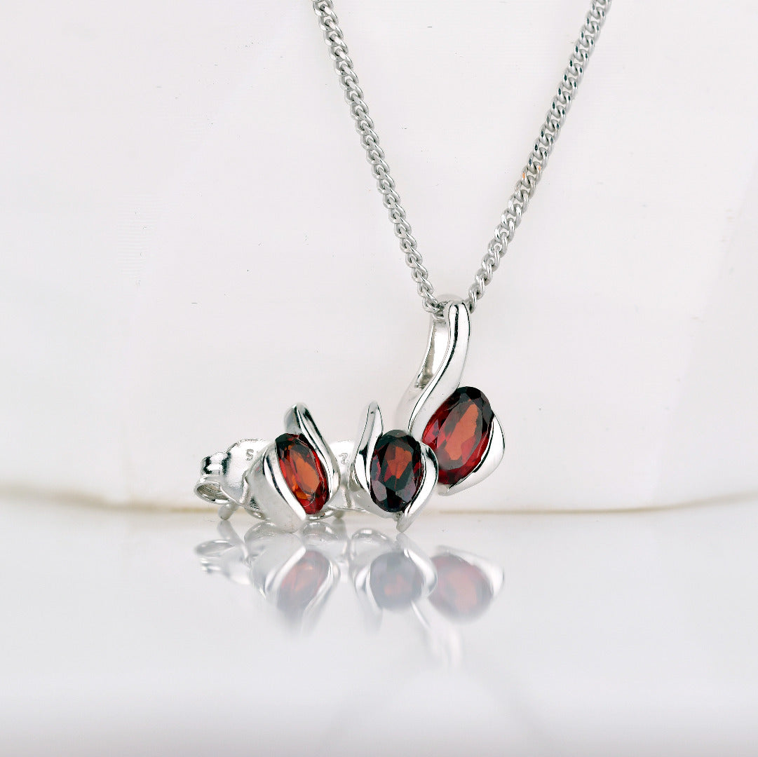 Garnet Necklace 0.55ct Sterling Silver Red Pendant 18'' January Birthstone