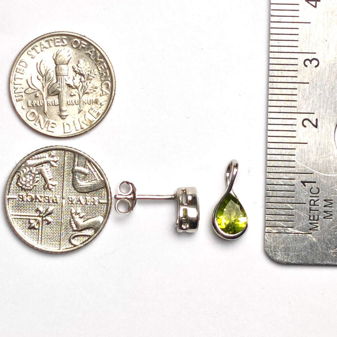 Natural Green Peridot minamilist pear Stud Earrings Dims