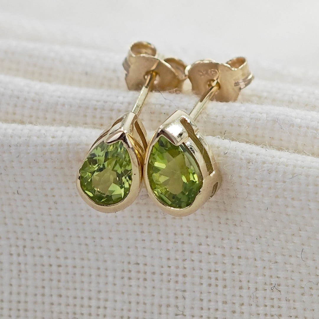 9ct Gold Peridot Earrings Green Studs Solitaire