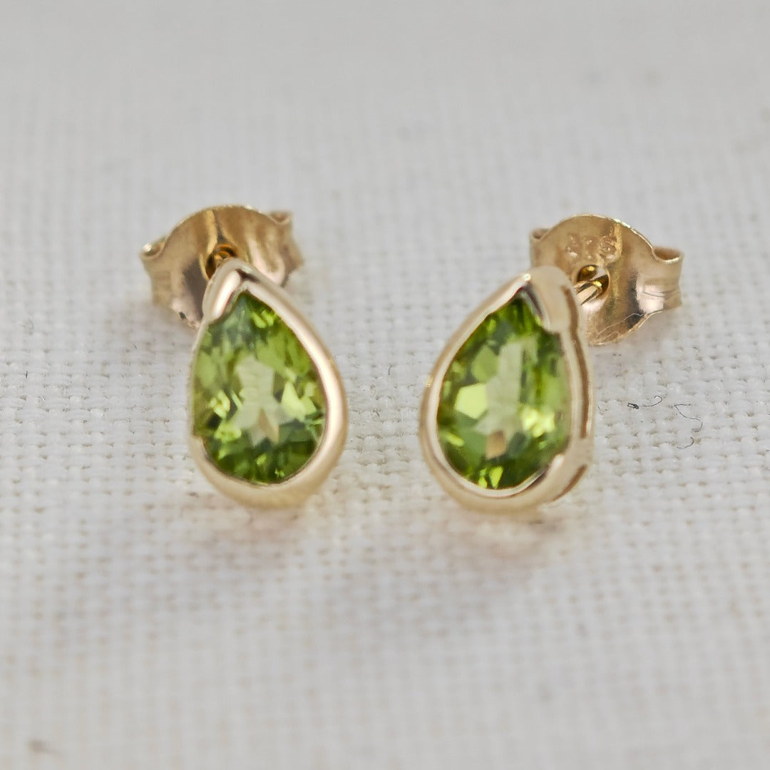 9ct Gold Peridot Earrings Green Studs Solitaire