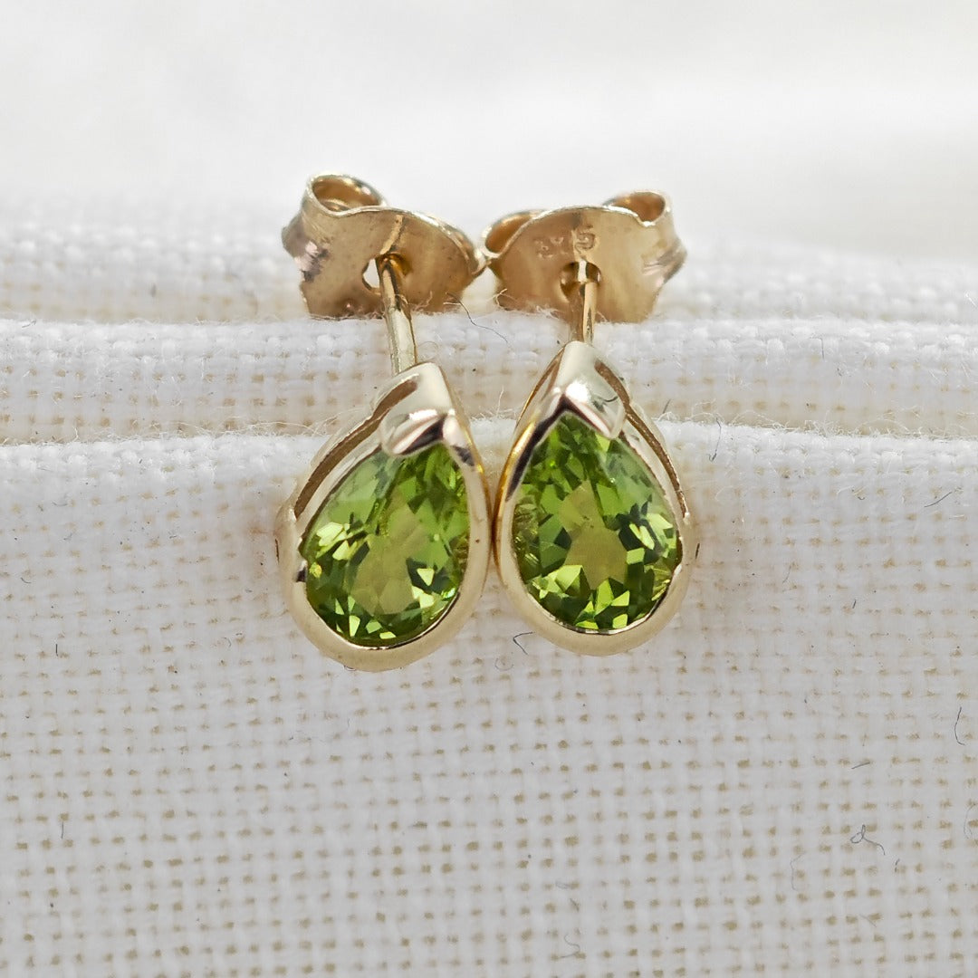 9ct Gold Peridot Earrings Green Studs Solitaire