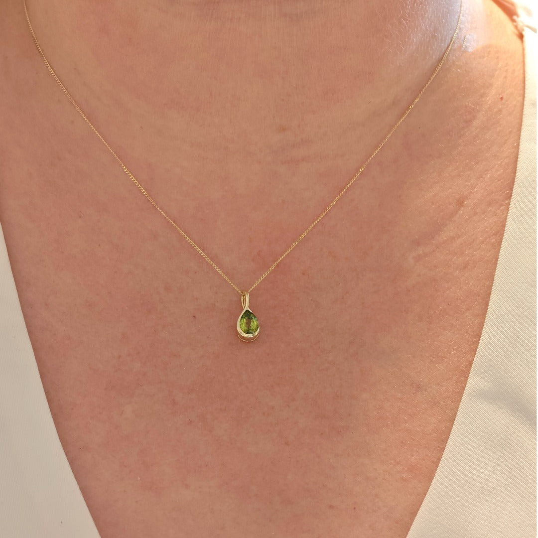 9ct Gold Peridot Pendant Green Pear Solitaire