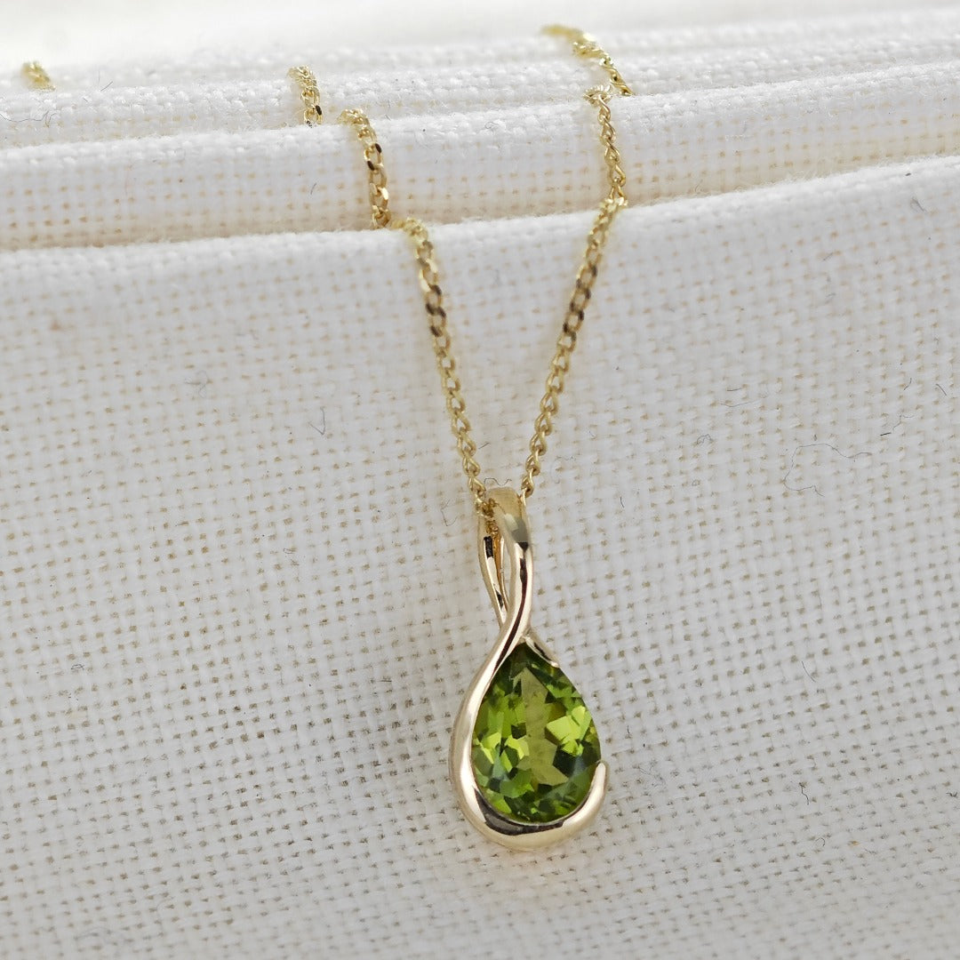 9ct Gold Peridot Pendant Green Pear Solitaire