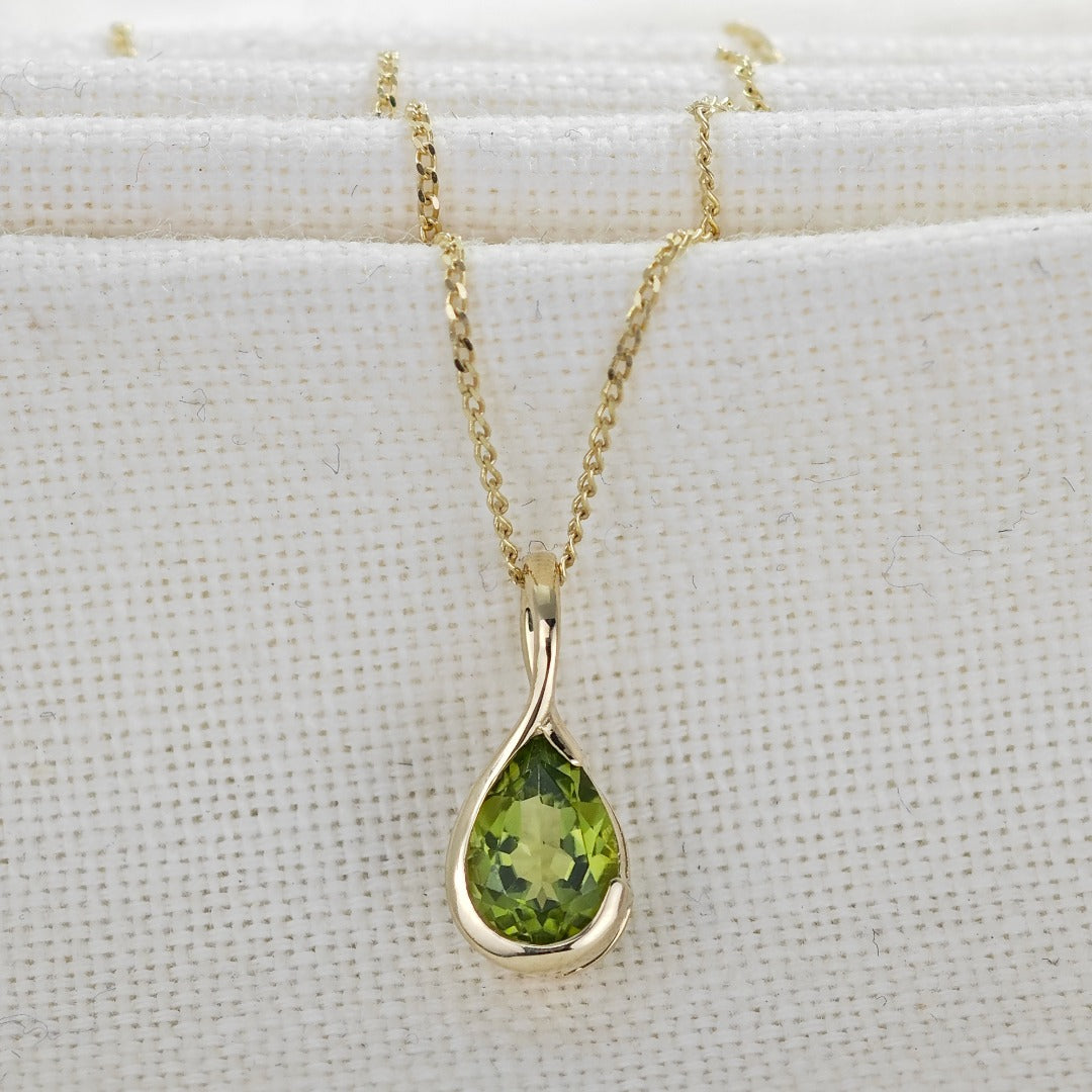 9ct Gold Peridot Pendant Green Pear Solitaire