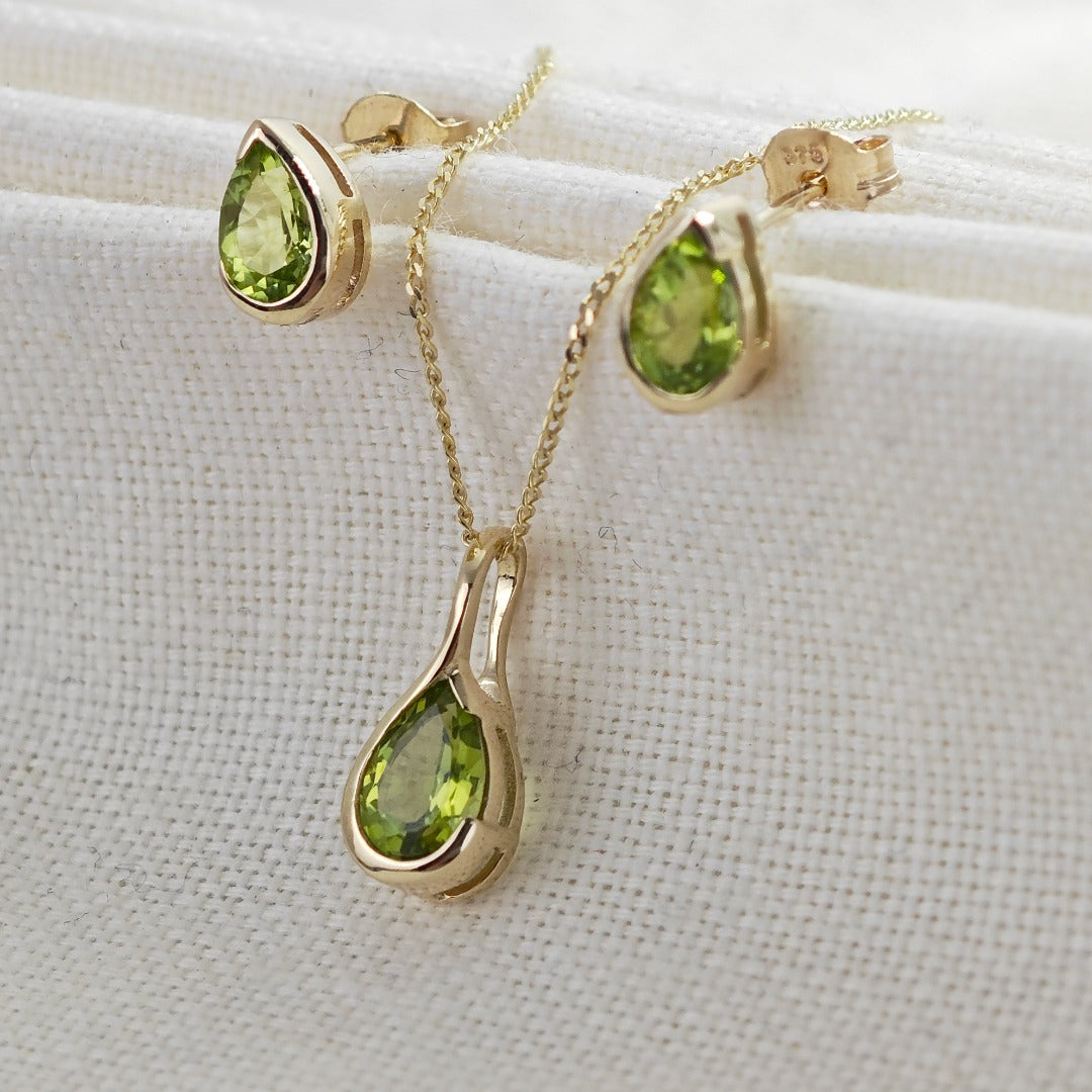 9ct Gold Peridot Set Earrings Pendant Green Pear Solitaire