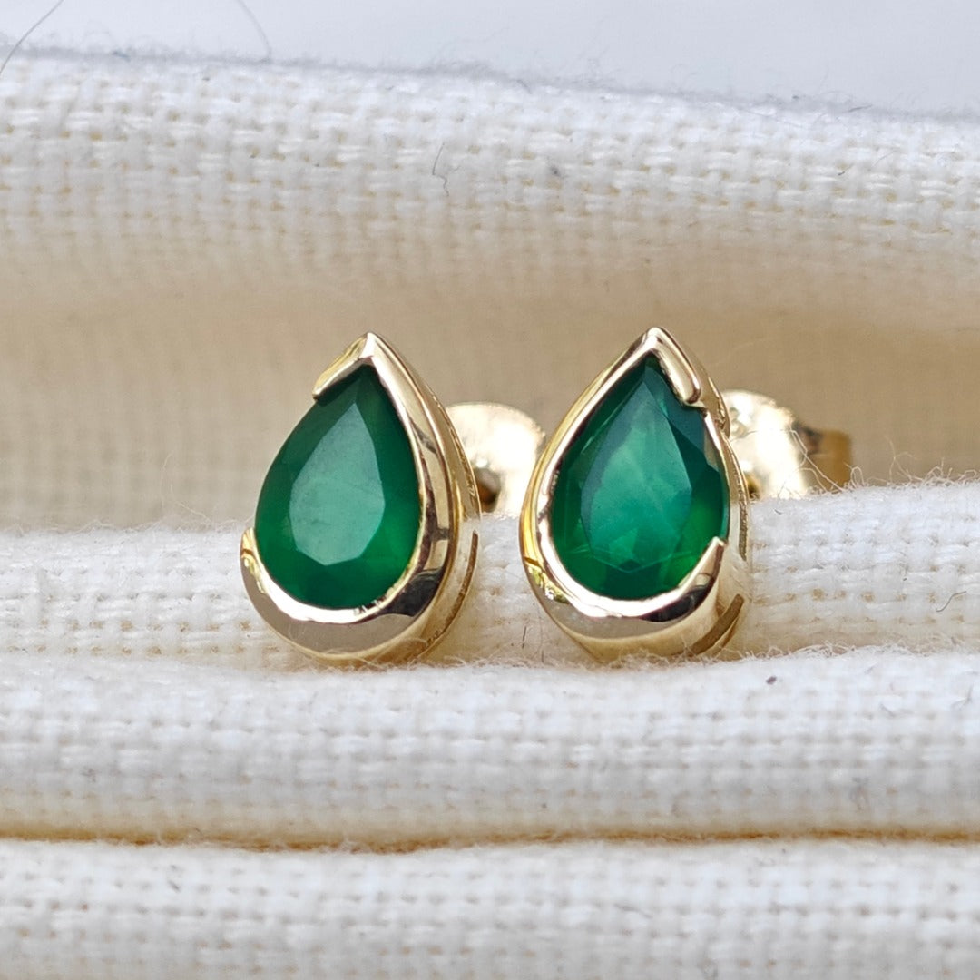 Green Onyx Earrings 9ct Yellow Gold Studs Infinity Loop