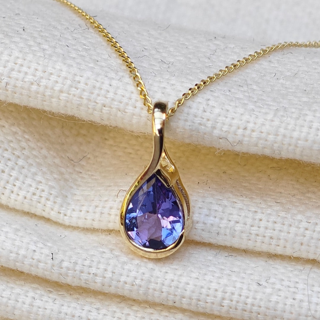 9ct Yellow Gold Tanzanite Necklace Infinity Loop Blue Natural Gemstone