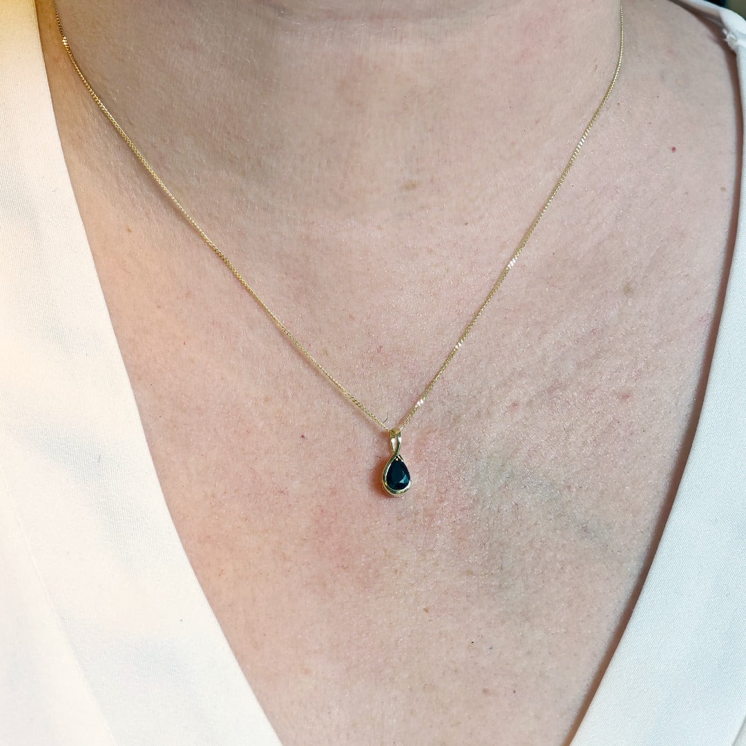 Simple sales sapphire necklace