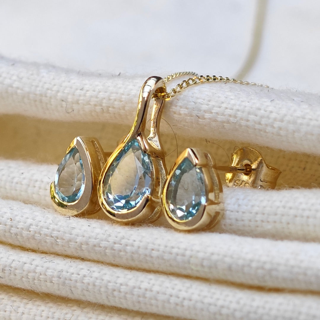 9ct Yellow Gold Blue Topaz Set Pendant Stud Earrings Infinity Loop